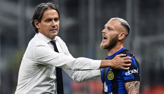 展示了他在 展示了他在